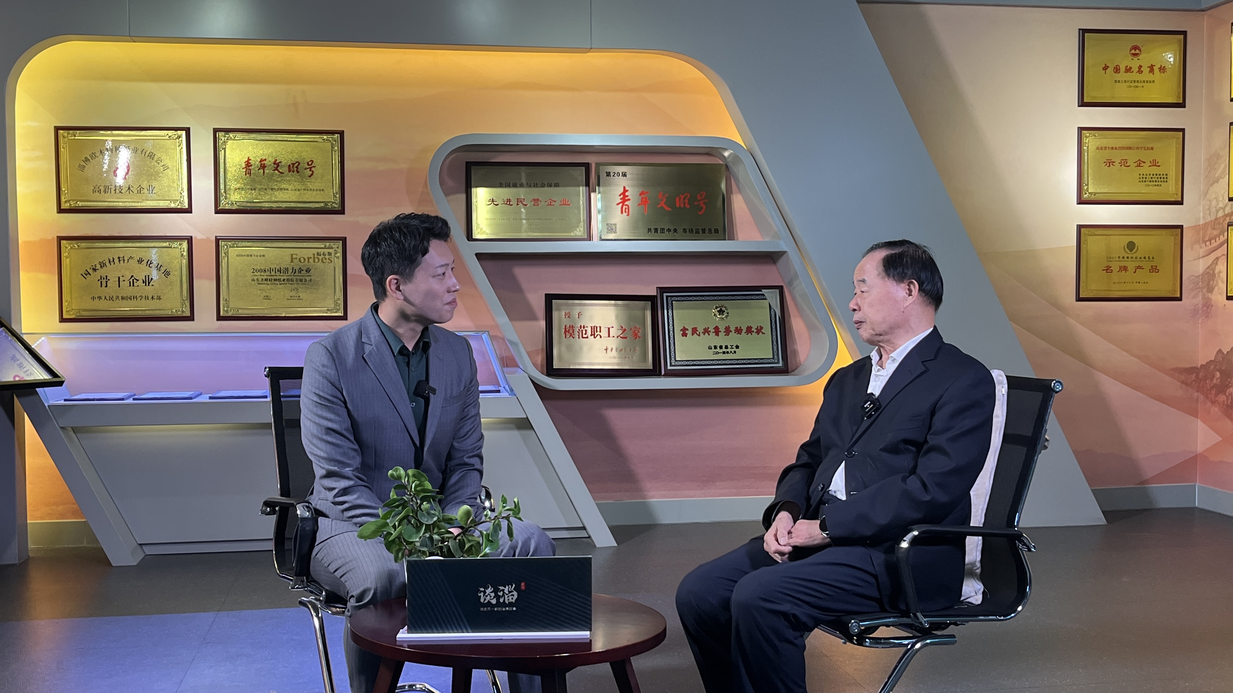 2024年11月26日李學(xué)峰董事長登上市電視臺(tái)《談淄》節(jié)目 企業(yè)家精神代代傳承